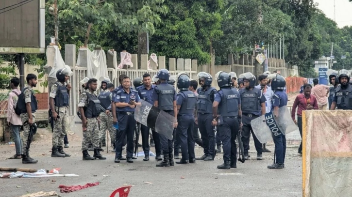 বাড়ানো হয়েছে গোপালগঞ্জের কারফিউর সময় বাড়ানো হয়েছে গোপালগঞ্জের কারফিউর সময়