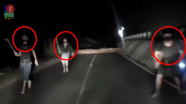 ঢাকা-মাওয়া এক্সপ্রেসওয়েত ডাকাতিচেষ্টা, চালকের দক্ষতায় অল্পে রক্ষা ঢাকা-মাওয়া এক্সপ্রেসওয়েত ডাকাতিচেষ্টা, চালকের দক্ষতায় অল্পে রক্ষা