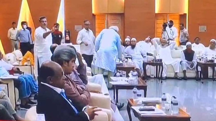 ঐকমত্য কমিশনের সংলাপে হট্টগোল, বেরিয়ে গেলো ৩ দল ঐকমত্য কমিশনের সংলাপে হট্টগোল, বেরিয়ে গেলো ৩ দল
