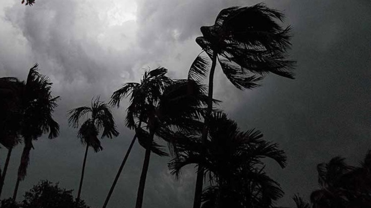রাত ১টার মধ্যে ১৯ জেলায় হতে পারে ঝড় রাত ১টার মধ্যে ১৯ জেলায় হতে পারে ঝড়