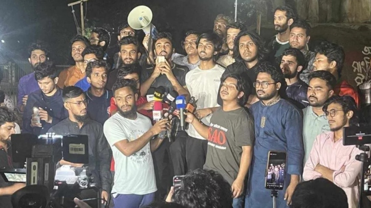প্রধান উপদেষ্টার বক্তব্যকে কেন্দ্র করে মধ্যরাতে ঢাবিতে বিক্ষোভ প্রধান উপদেষ্টার বক্তব্যকে কেন্দ্র করে মধ্যরাতে ঢাবিতে বিক্ষোভ