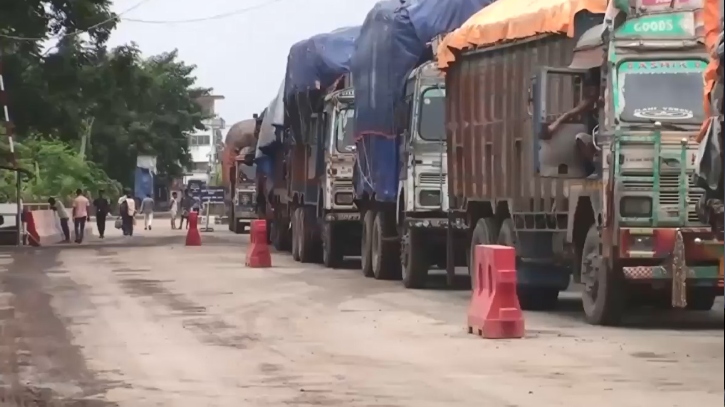 ১০ দিনের ছুটি শেষে ভোমরায় আমদানি-রফতানি কার্যক্রম শুরু ১০ দিনের ছুটি শেষে ভোমরায় আমদানি-রফতানি কার্যক্রম শুরু