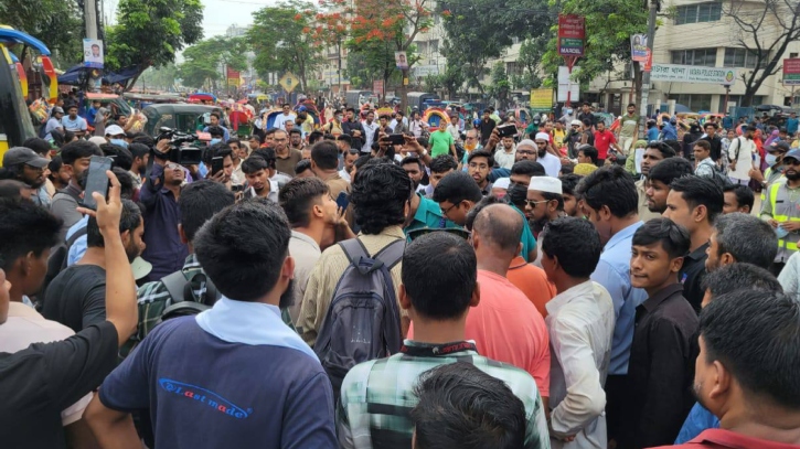 নতুনবাজার সড়ক অবরোধ ইউআইইউ’র শিক্ষার্থীদের নতুনবাজার সড়ক অবরোধ ইউআইইউ’র শিক্ষার্থীদের