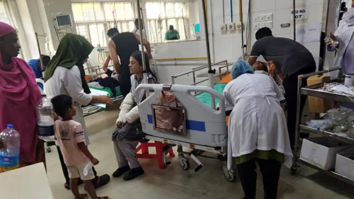 দগ্ধ হয়ে হাসপাতালে অনেকে দগ্ধ হয়ে হাসপাতালে অনেকে