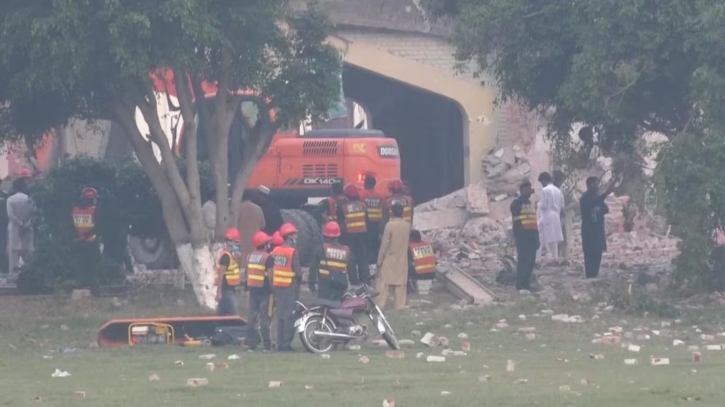পাকিস্তানের হামলায় ভারতে নিহত বেড়ে ১৫ পাকিস্তানের হামলায় ভারতে নিহত বেড়ে ১৫