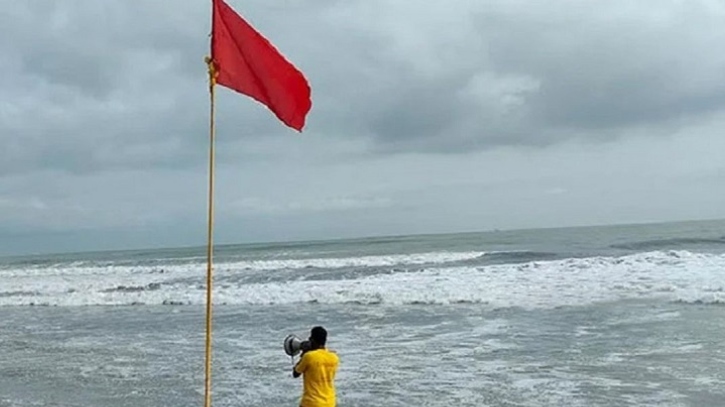 ৭ নদীবন্দরে ১ নম্বর সতর্কতা সংকেত ৭ নদীবন্দরে ১ নম্বর সতর্কতা সংকেত