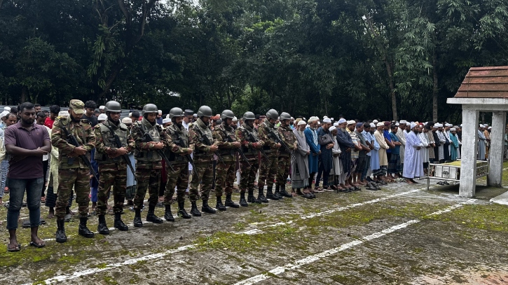 গ্রামের বাড়িতে ছোট্ট রাইসা মনির দাফন সম্পন্ন গ্রামের বাড়িতে ছোট্ট রাইসা মনির দাফন সম্পন্ন