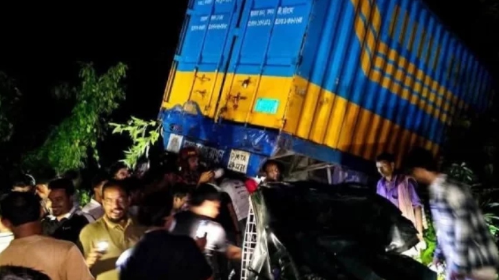 লক্ষ্মীপুরে কাভার্ড ভ্যান-অটোরিকশার সংঘর্ষে নিহত ১  