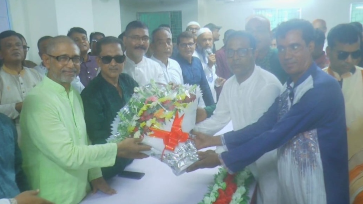 বিএনপিতে কোনো সন্ত্রাসী-চাঁদাবাজদের স্থান হবে না: আহমেদ আযম খান বিএনপিতে কোনো সন্ত্রাসী-চাঁদাবাজদের স্থান হবে না: আহমেদ আযম খান