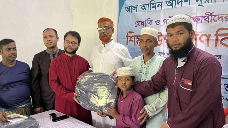 নতুন ব্যাগ পেলো বন্যায় ক্ষতিগ্রস্ত ফেনীর শিশুরা নতুন ব্যাগ পেলো বন্যায় ক্ষতিগ্রস্ত ফেনীর শিশুরা