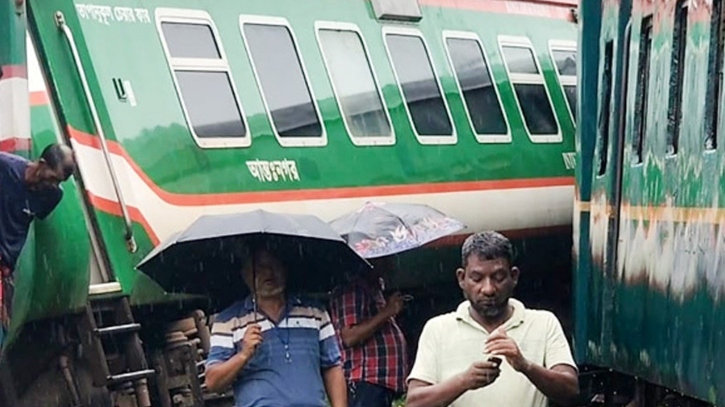 লালমনিরহাটে ২ ট্রেনের সংঘর্ষ লালমনিরহাটে ২ ট্রেনের সংঘর্ষ