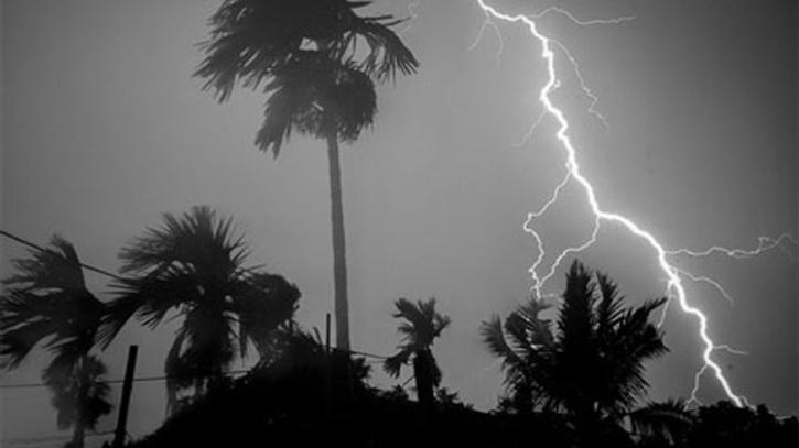 সারাদেশে বজ্রসহ বৃষ্টির পূর্বাভাস, হতে পারে ভারী বৃষ্টিও  