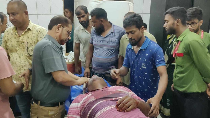 রাজবাড়ীতে যুবলীগ নেতাকে কুপিয়ে হত্যা চেষ্টা রাজবাড়ীতে যুবলীগ নেতাকে কুপিয়ে হত্যা চেষ্টা