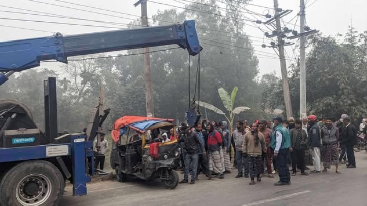 রংপুরে পৃথক ৩ সড়ক দুর্ঘটনায় নিহত ৫, আহত ২০ রংপুরে পৃথক ৩ সড়ক দুর্ঘটনায় নিহত ৫, আহত ২০