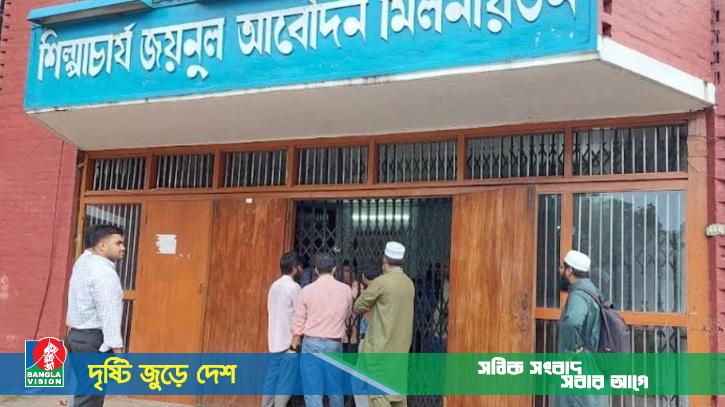 উত্তাল বাকৃবি, ভিসিসহ আড়াই শতাধিক শিক্ষক অবরুদ্ধ, বহিরাগত-শিক্ষার্থী সংঘর্ষ