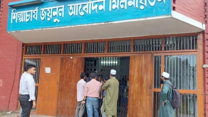 উত্তাল বাকৃবি, ভিসিসহ আড়াই শতাধিক শিক্ষক অবরুদ্ধ, বহিরাগত-শিক্ষার্থী সংঘর্ষ উত্তাল বাকৃবি, ভিসিসহ আড়াই শতাধিক শিক্ষক অবরুদ্ধ, বহিরাগত-শিক্ষার্থী সংঘর্ষ