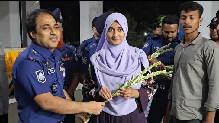 ১২০ টাকার আবেদনে পুলিশে চাকরি পেলেন ২০ তরুণ-তরুণী ১২০ টাকার আবেদনে পুলিশে চাকরি পেলেন ২০ তরুণ-তরুণী