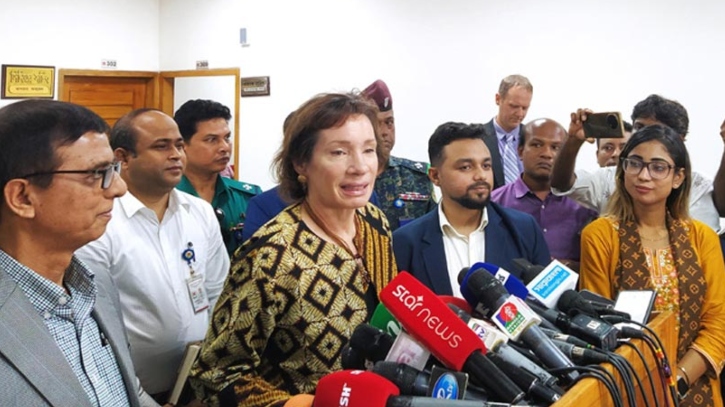যুক্তরাষ্ট্র কোনো নির্দিষ্ট দল বা রাজনীতিবিদের সঙ্গে নেই: মার্কিন রাষ্ট্রদূত যুক্তরাষ্ট্র কোনো নির্দিষ্ট দল বা রাজনীতিবিদের সঙ্গে নেই: মার্কিন রাষ্ট্রদূত