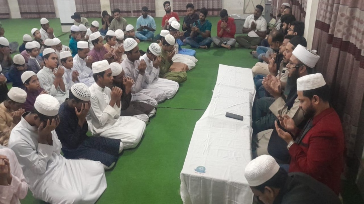 খালেদা জিয়ার সুস্থতা কামনায় মাদ্রাসা শিক্ষার্থীদের নিয়ে কোরআন খতম