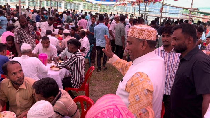 তিন হাজার নেতাকর্মীদের আপ্যায়ন করালেন প্রতিমন্ত্রী মহিববুর রহমান তিন হাজার নেতাকর্মীদের আপ্যায়ন করালেন প্রতিমন্ত্রী মহিববুর রহমান