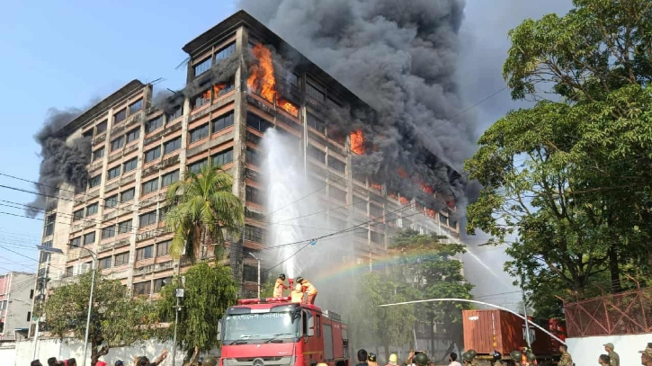 সিইপিজেডে আগুন, ফায়ারের ১৬ ইউনিটের সঙ্গে যুক্ত হলো নৌবাহিনীও সিইপিজেডে আগুন, ফায়ারের ১৬ ইউনিটের সঙ্গে যুক্ত হলো নৌবাহিনীও