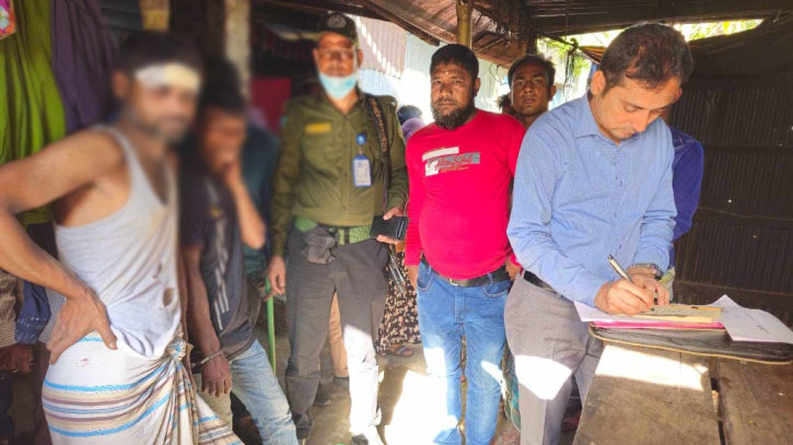 মাদক সেবনকালে হাতেনাতে গ্রেফতার ২ মাদক সেবনকালে হাতেনাতে গ্রেফতার ২