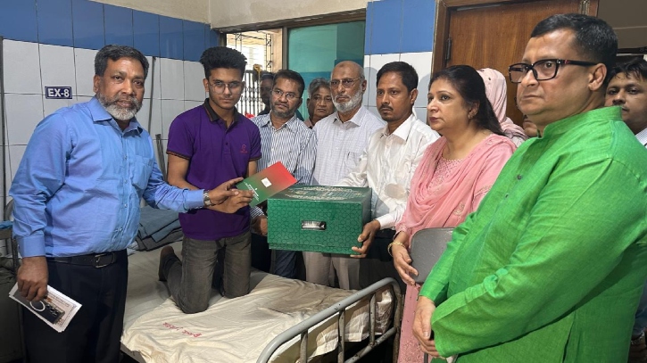 জুলাই অভ্যুত্থানে আহত ২২৯ জনকে ইফতার সামগ্রী ও তারেক রহমানের চিঠি প্রদান জুলাই অভ্যুত্থানে আহত ২২৯ জনকে ইফতার সামগ্রী ও তারেক রহমানের চিঠি প্রদান