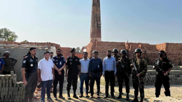 অবৈধ ৮ ইটভাটায় অভিযান, ৩৪ লাখ টাকা জরিমানা অবৈধ ৮ ইটভাটায় অভিযান, ৩৪ লাখ টাকা জরিমানা