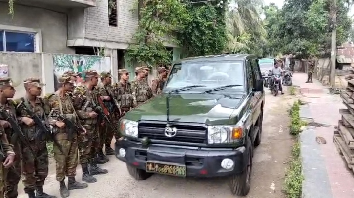 চবি শিক্ষার্থীদের উদ্ধারে টানা ৭ ঘন্টার ব্লক রেইড চবি শিক্ষার্থীদের উদ্ধারে টানা ৭ ঘন্টার ব্লক রেইড