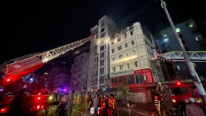 ১০ ইউনিটের ২ ঘণ্টার চেষ্টায় কালশীর আগুন নিয়ন্ত্রণে ১০ ইউনিটের ২ ঘণ্টার চেষ্টায় কালশীর আগুন নিয়ন্ত্রণে