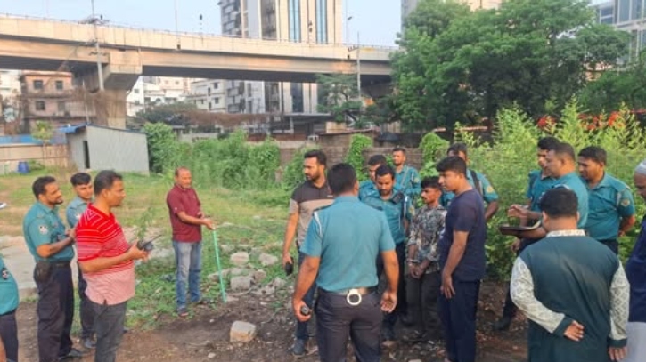 দুই পুলিশ সদস্যকে ছুরিকাঘাতের মূলহোতা আটক, অস্ত্র-গুলি উদ্ধার