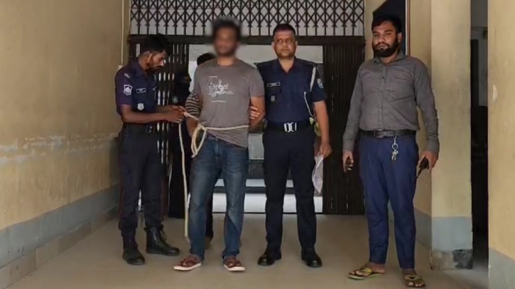 সোনারগাঁয়ে অস্ত্রসহ আওয়ামী লীগ নেতা গ্রেফতার সোনারগাঁয়ে অস্ত্রসহ আওয়ামী লীগ নেতা গ্রেফতার