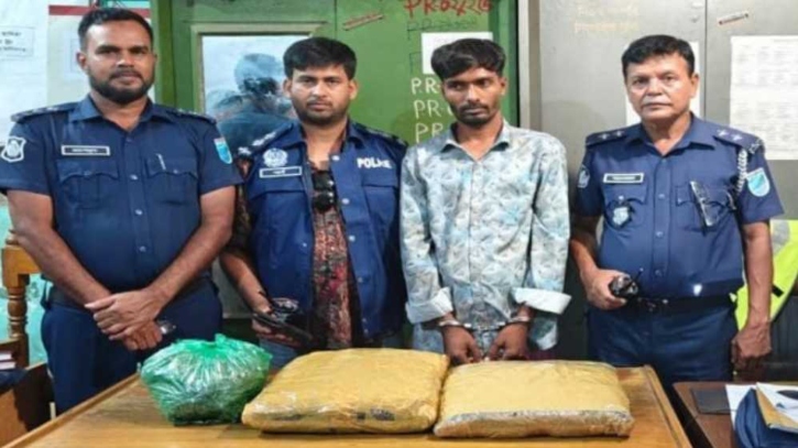 পাঁচ কেজি গাঁজাসহ গ্রেফতার ১ পাঁচ কেজি গাঁজাসহ গ্রেফতার ১