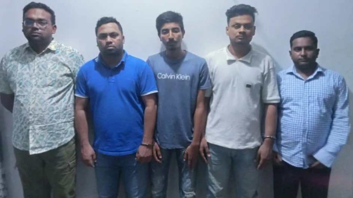সাবেক মন্ত্রীর বাড়িতে অভিযান, ছাত্রলীগ-যুবলীগের ৫ নেতা গ্রেফতার সাবেক মন্ত্রীর বাড়িতে অভিযান, ছাত্রলীগ-যুবলীগের ৫ নেতা গ্রেফতার
