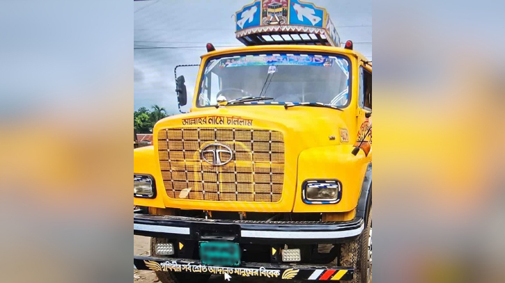 হাত-পা বেঁধে ট্রাকসহ ২০ লাখ টাকার সয়াবিন তেল ছিনতাই হাত-পা বেঁধে ট্রাকসহ ২০ লাখ টাকার সয়াবিন তেল ছিনতাই