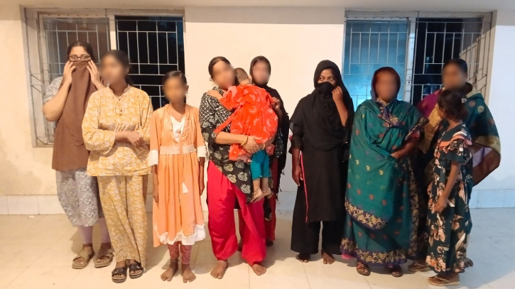 সীমান্তে পতাকা বৈঠক, ১৪ বাংলাদেশিকে হস্তান্তর করলো বিএসএফ সীমান্তে পতাকা বৈঠক, ১৪ বাংলাদেশিকে হস্তান্তর করলো বিএসএফ