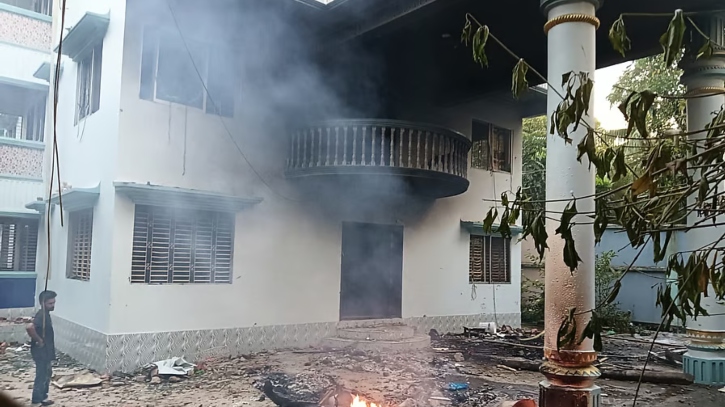 গোয়ালন্দে নুরাল পাগলার দরবার ভাঙচুর; সংঘর্ষে নিহত ১, আহত শতাধিক
