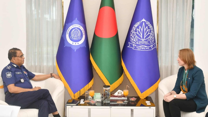 আইজিপির সাথে অস্ট্রেলিয়ান হাই কমিশনারের সাক্ষাৎ আইজিপির সাথে অস্ট্রেলিয়ান হাই কমিশনারের সাক্ষাৎ