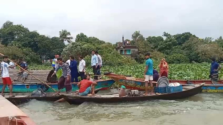 মেঘনায় লালু-পিয়াস গ্রুপের সংঘর্ষে শুটার মান্নান নিহত, আহত একাধিক মেঘনায় লালু-পিয়াস গ্রুপের সংঘর্ষে শুটার মান্নান নিহত, আহত একাধিক