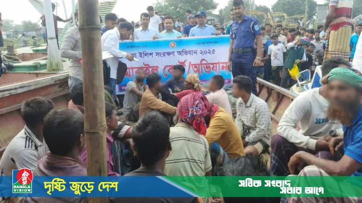 নিষেধাজ্ঞা অমান্য করে ইলিশ ধরায় জাল, মাছ ও ১৬ জেলে আটক