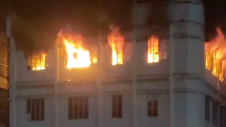 কালশীতে বহুতল ভবনে আগুন কালশীতে বহুতল ভবনে আগুন