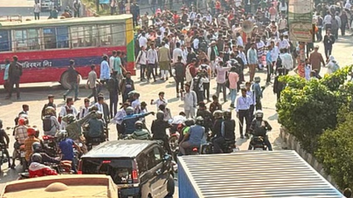 তেজগাঁও কলেজ শিক্ষার্থীর মৃত্যু: ফার্মগেটে দুই ঘণ্টা অবরোধের পর যান চলাচল শুরু