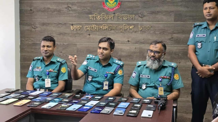 হারিয়ে যাওয়া ৫০ মোবাইল উদ্ধার করে প্রকৃত মালিকদের ফেরত দিলো পুলিশ হারিয়ে যাওয়া ৫০ মোবাইল উদ্ধার করে প্রকৃত মালিকদের ফেরত দিলো পুলিশ