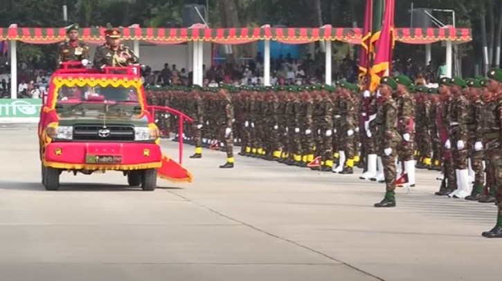 চট্টগ্রাম সেনানিবাসে প্রধান কুচকাওয়াজ অনুষ্ঠিত চট্টগ্রাম সেনানিবাসে প্রধান কুচকাওয়াজ অনুষ্ঠিত