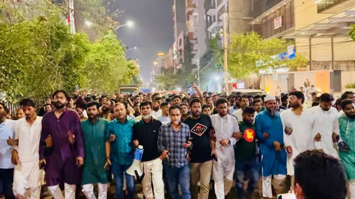 উত্তরায় আ.লীগের মিছিলের প্রতিবাদে যুবদলের বিক্ষোভ উত্তরায় আ.লীগের মিছিলের প্রতিবাদে যুবদলের বিক্ষোভ