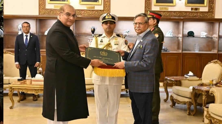 রাষ্ট্রপতির কাছে পরিচয়পত্র পেশ করলেন পাকিস্তানের হাইকমিশনার রাষ্ট্রপতির কাছে পরিচয়পত্র পেশ করলেন পাকিস্তানের হাইকমিশনার