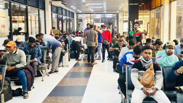 লিবিয়া থেকে দেশে ফিরেছেন ১৭৪ প্রবাসী বাংলাদেশি