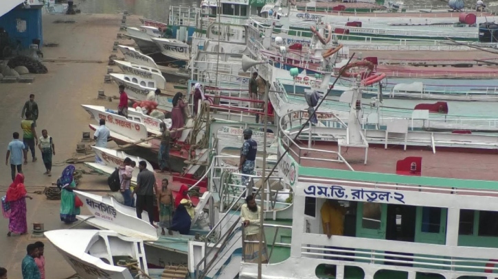 বৈরী আবহাওয়ার কারণে বরিশালের অভ্যন্তরীণ রুটে লঞ্চ বন্ধ
