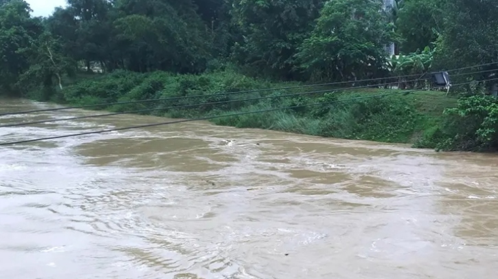 নিম্নচাপের প্রভাবে নদ-নদীর পানি বৃদ্ধি, নিম্নাঞ্চল প্লাবিত