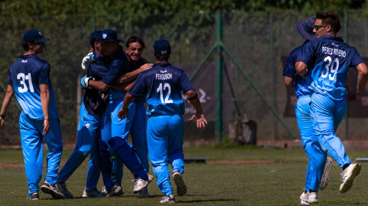 ব্রাজিলকে ৮ উইকেটে হারালো আর্জেন্টিনা